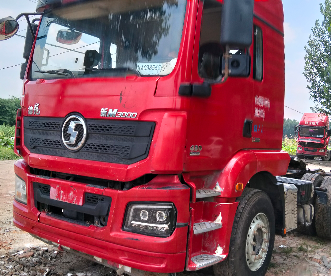 陕汽 德龙新M3000 430马力 6×4 牵引车