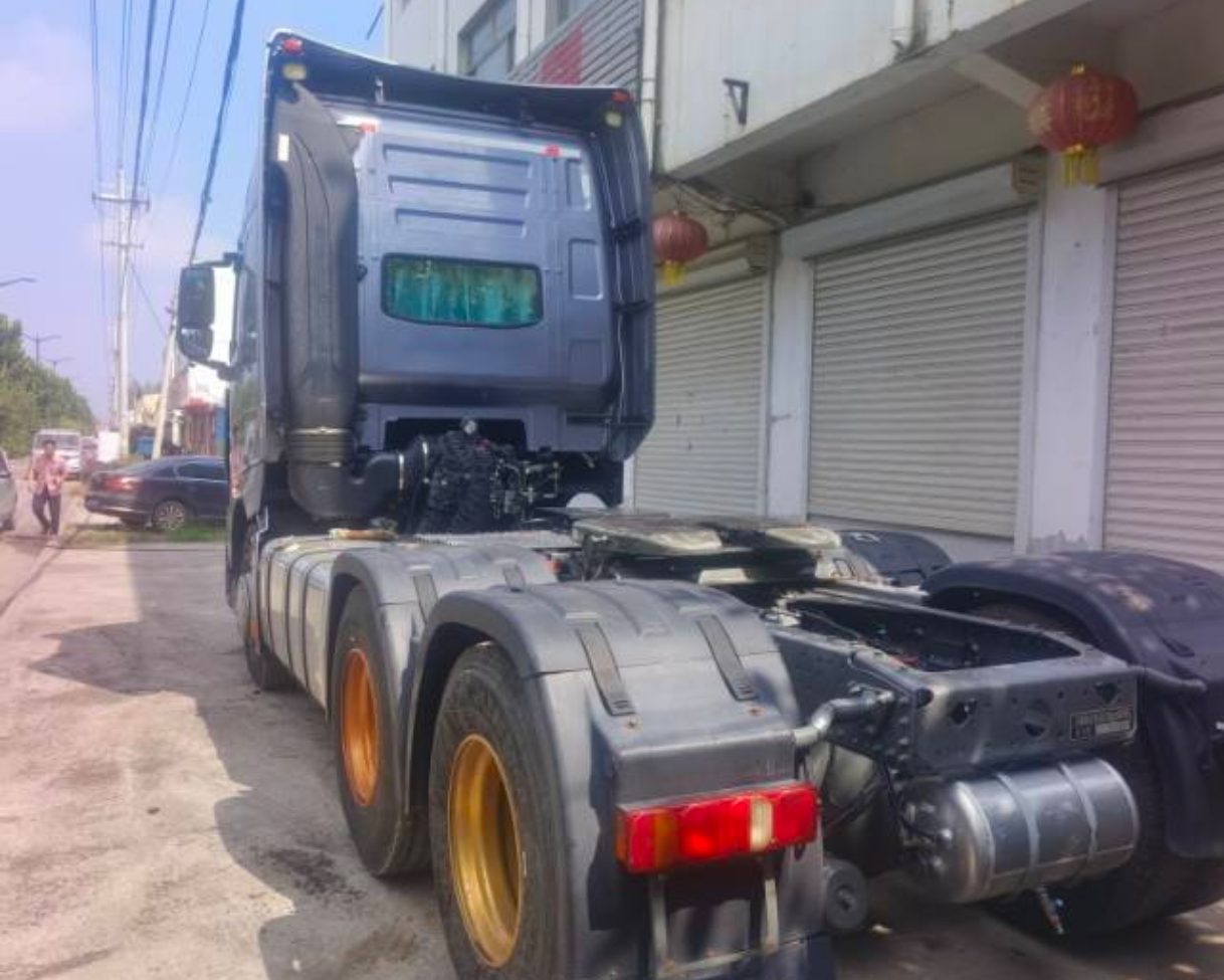 重汽豪沃 HOWO TH7 680马力 6×4 牵引车 2