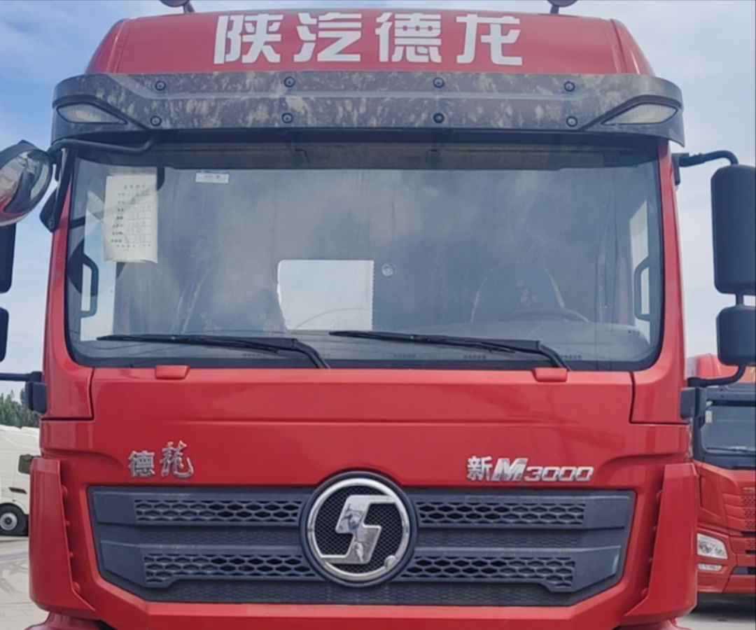 陕汽 德龙新M3000 430马力 6×4 牵引车