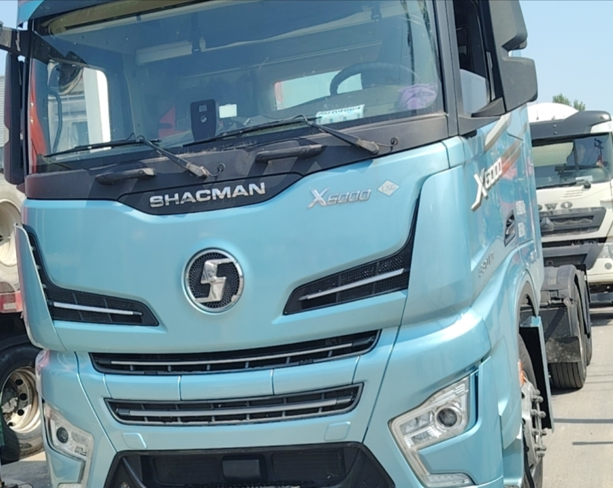 陕汽 德龙X6000 530马力 6×4 牵引车