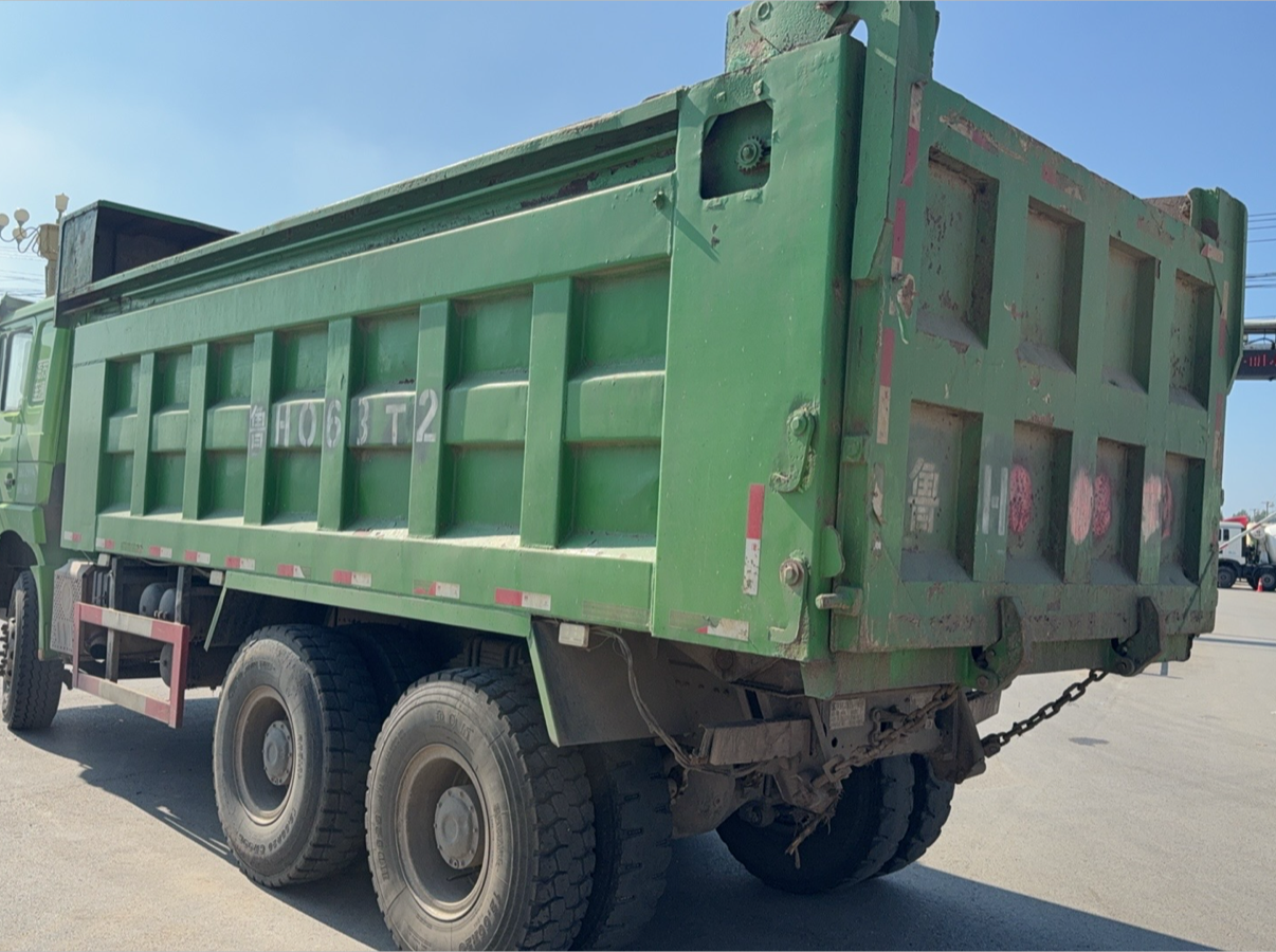 陕汽 德龙F3000 375马力 6×4 自卸车 2
