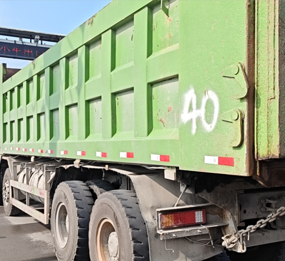 陕汽 德龙X3000 550马力 8×4 自卸车 2