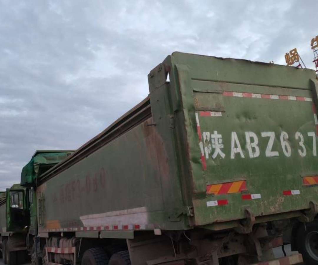 陕汽 德龙X3000 460马力 8×4 自卸车 2