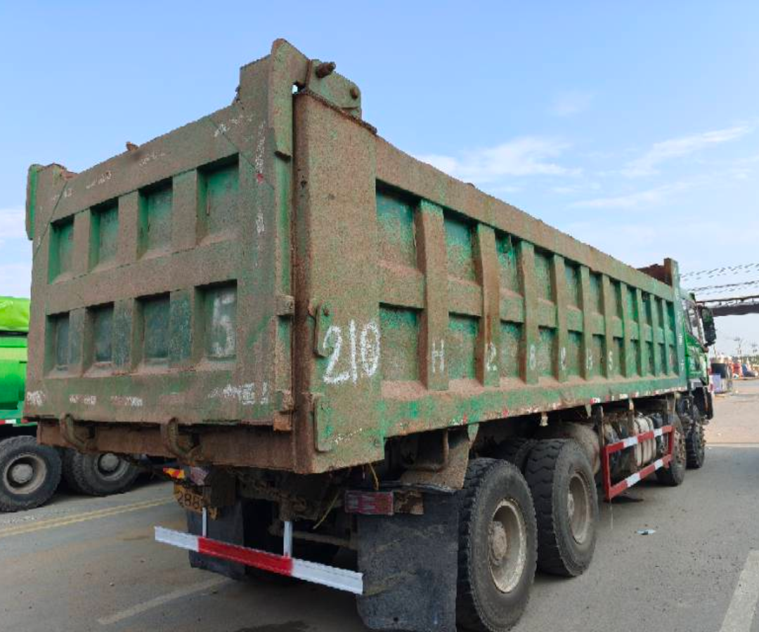 陕汽 德龙X3000 430马力 8×4 自卸车 2