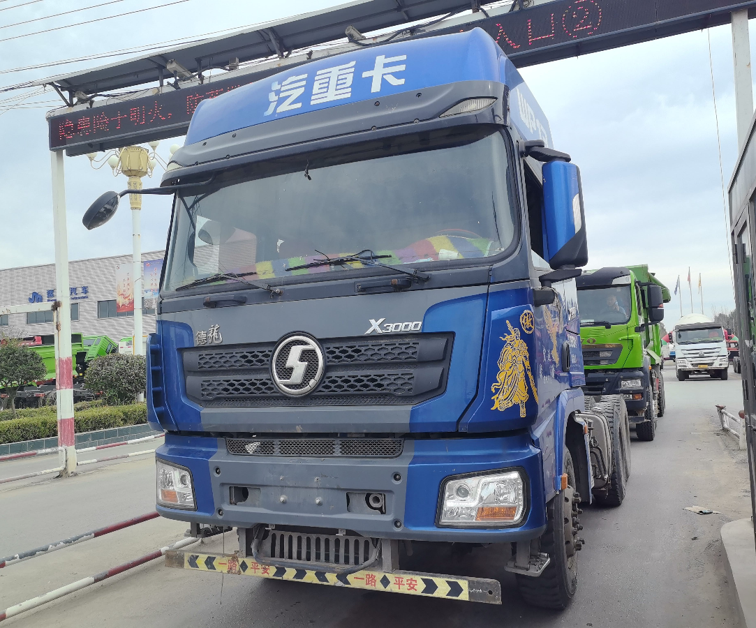 陕汽 德龙X3000 500马力 6×4 牵引车