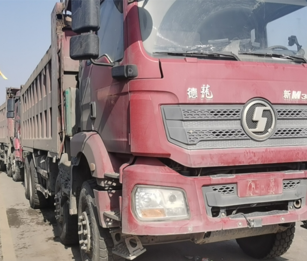 陕汽 德龙新M3000 400马力 8×4 自卸车