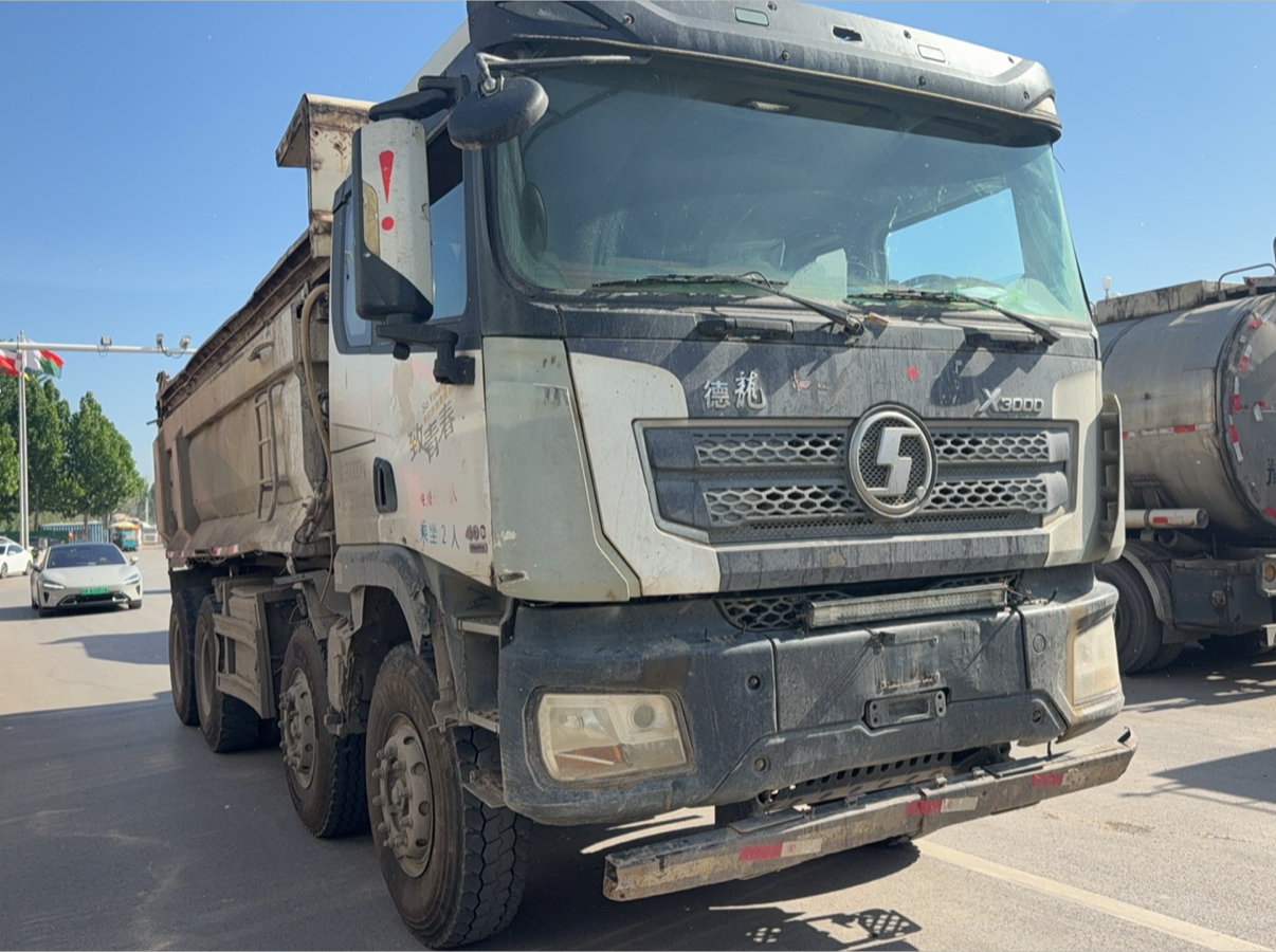陕汽 德龙X3000 400马力 8×4 自卸车 2