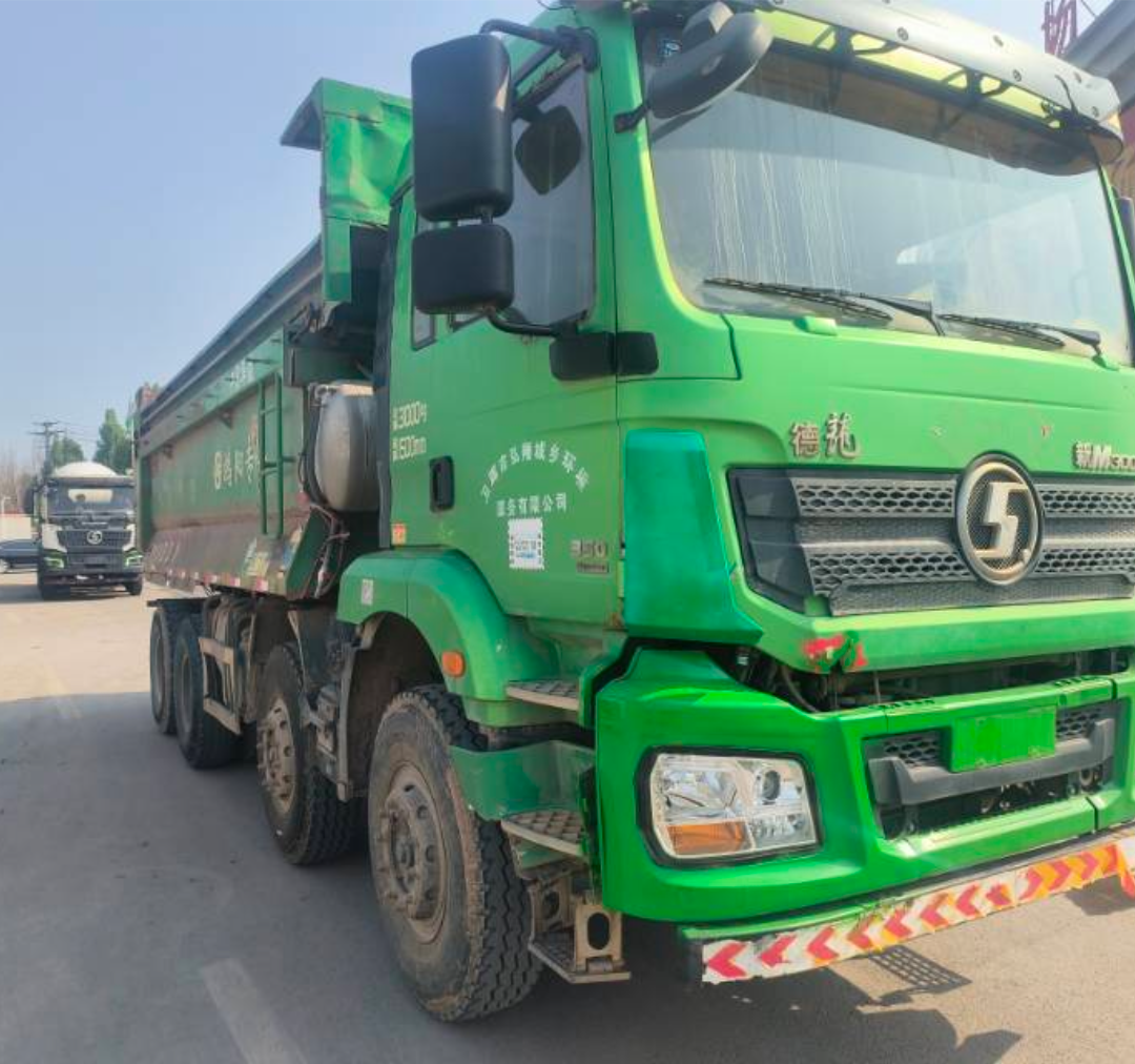 陕汽 德龙新M3000 375马力 8×4 自卸车
