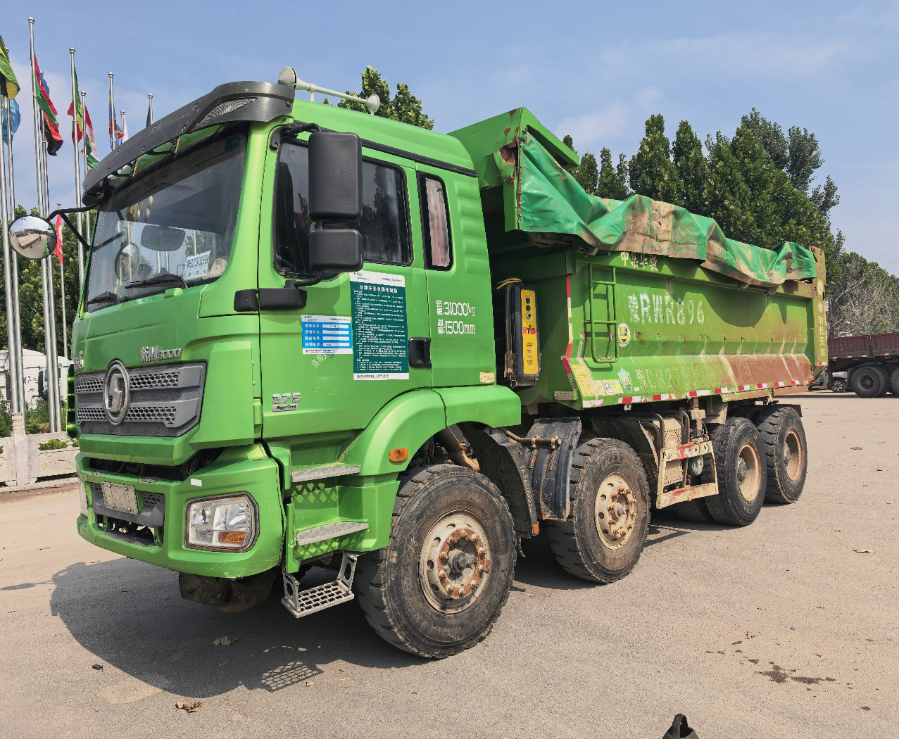 陕汽 德龙新M3000 375马力 4×2 自卸车