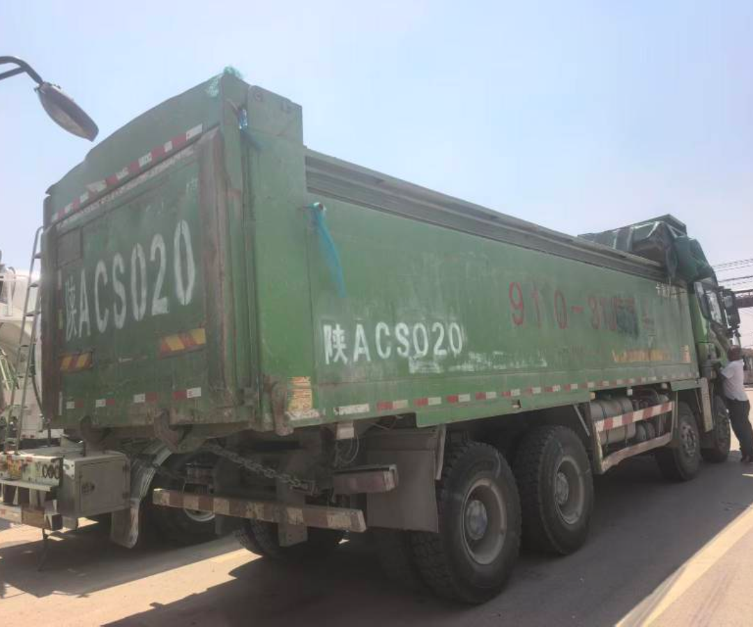 陕汽 德龙X3000 460马力 8×4 自卸车 2