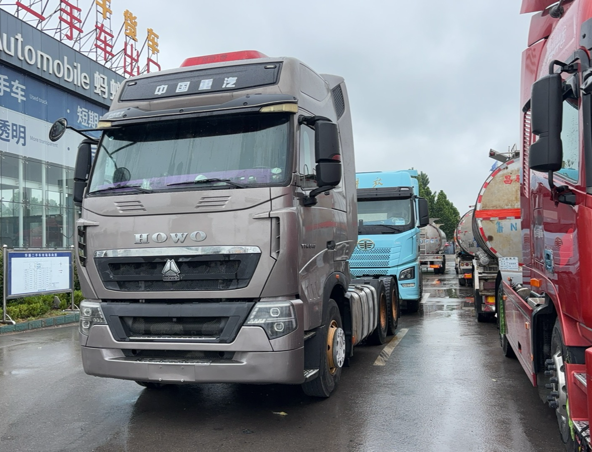 重汽豪沃 HOWO T7H 540马力 6×4 牵引车
