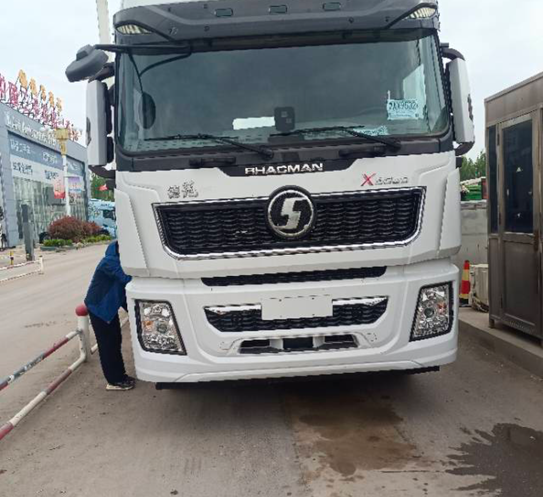 陕汽 德龙X5000 490马力 6×4 牵引车