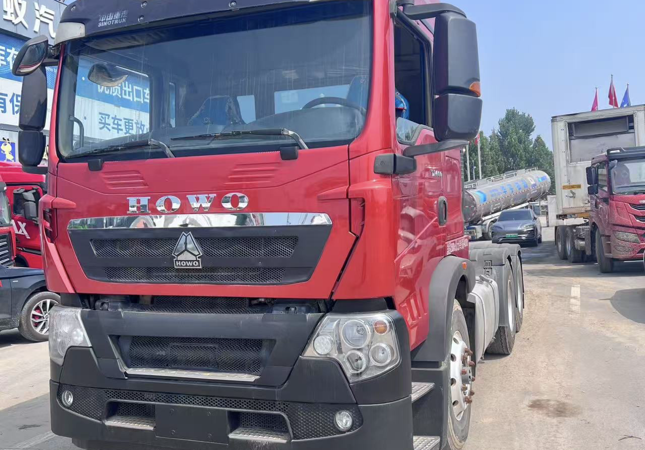 重汽豪沃 HOWO TX 460马力 6×4 牵引车 1