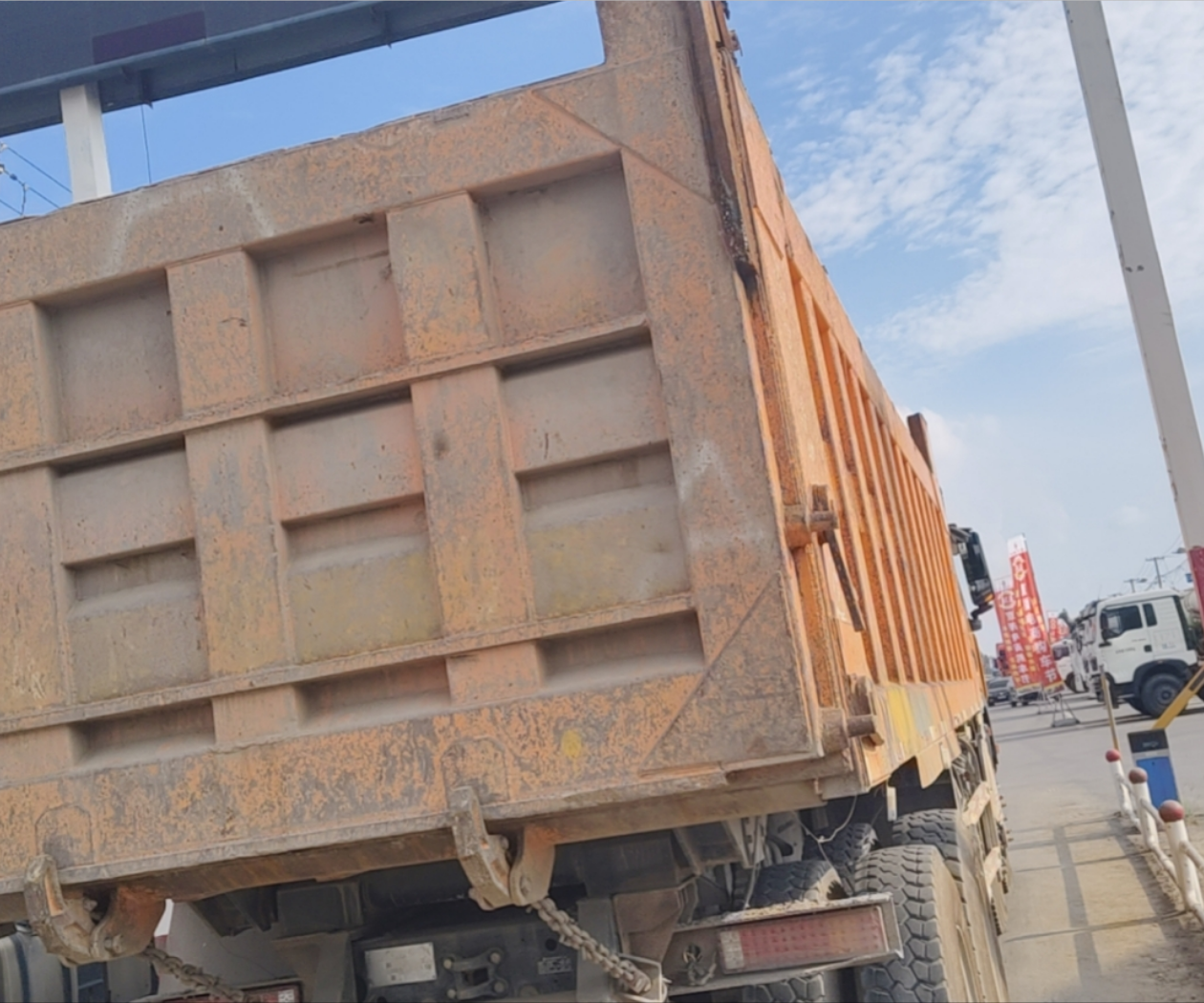 陕汽 德龙X3000 550马力 8×4 自卸车 2