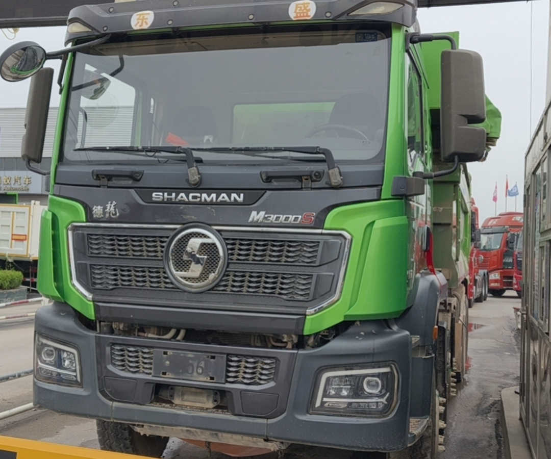陕汽 德龙M3000S 400马力 8×4 自卸车