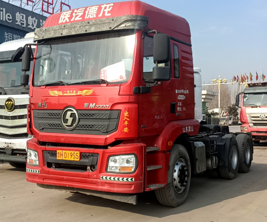 陕汽 德龙M3000 430马力 8×2 牵引车