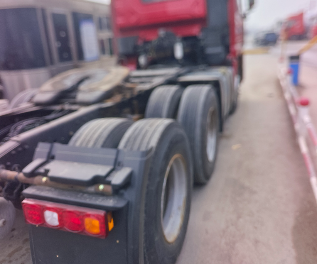 陕汽 德龙X3000 460马力 6×4 牵引车 2