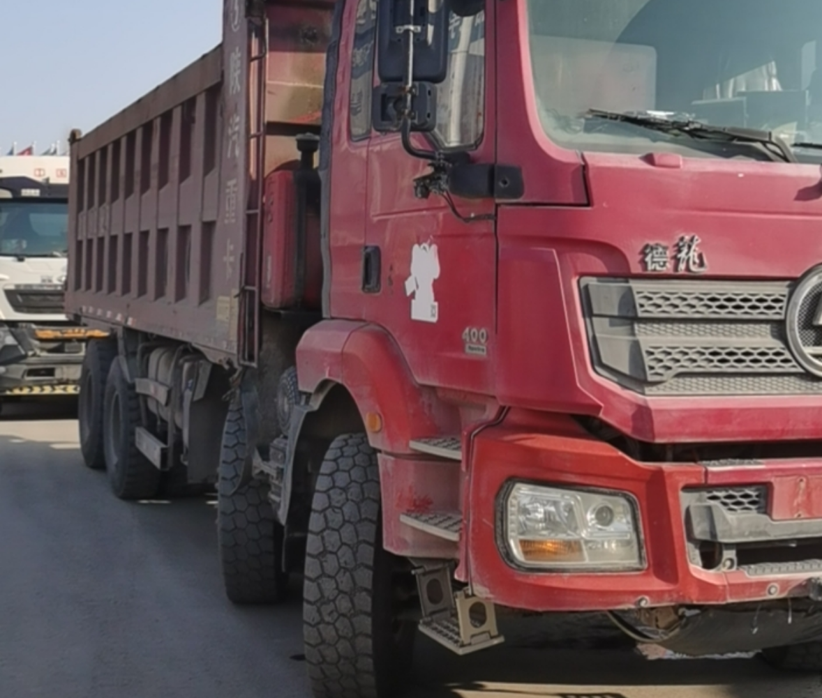 陕汽 德龙新M3000 400马力 8×4 自卸车