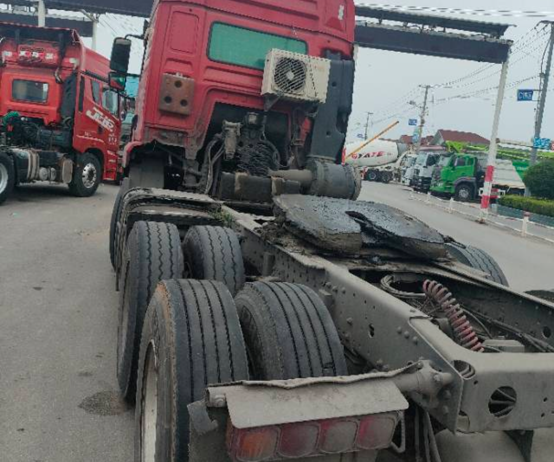 陕汽 德龙M3000S 460马力 6×4 牵引车