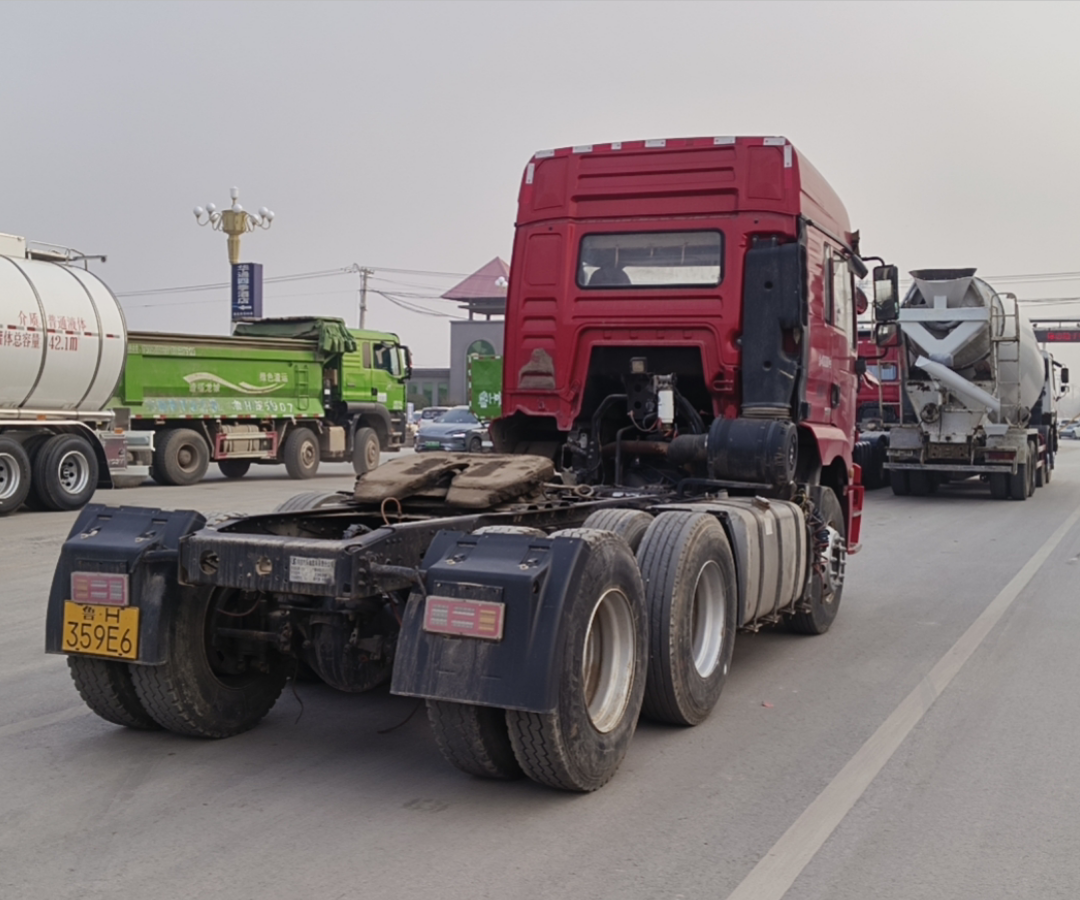 陕汽 德龙新M3000 400马力 6×4 牵引车 2
