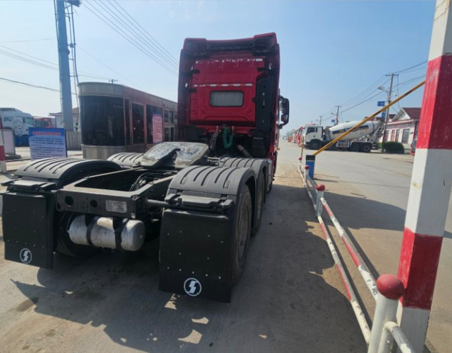 陕汽 德龙X5000 550马力 6×4 牵引车 2