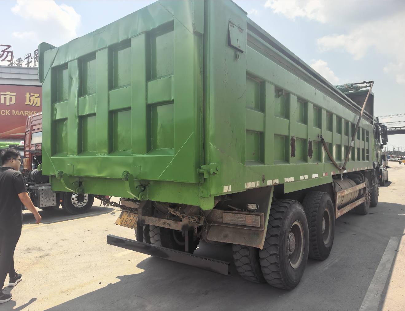 陕汽 德龙X3000 430马力 8×4 自卸车 2