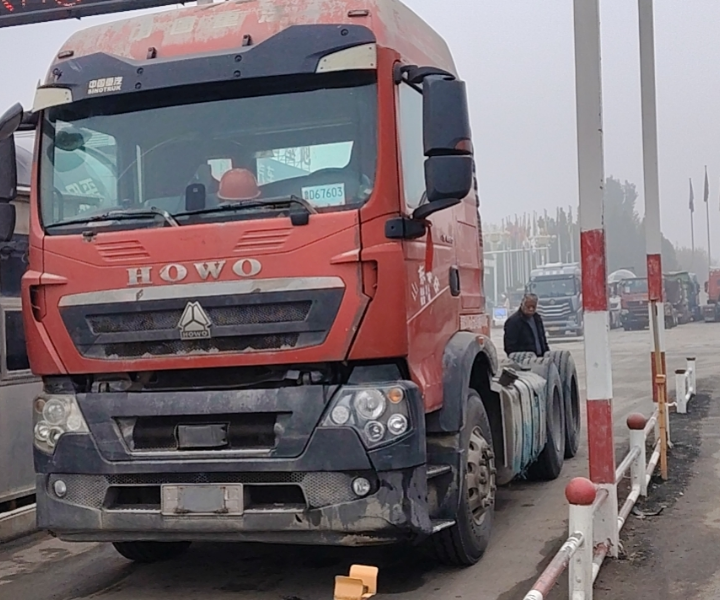 重汽豪沃 HOWO 460马力 6×2 牵引车