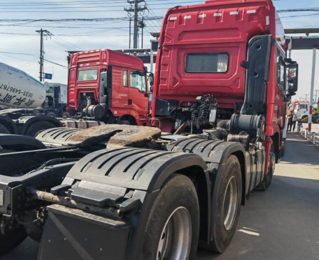 陕汽 德龙X3000 460马力 6×4 牵引车 2