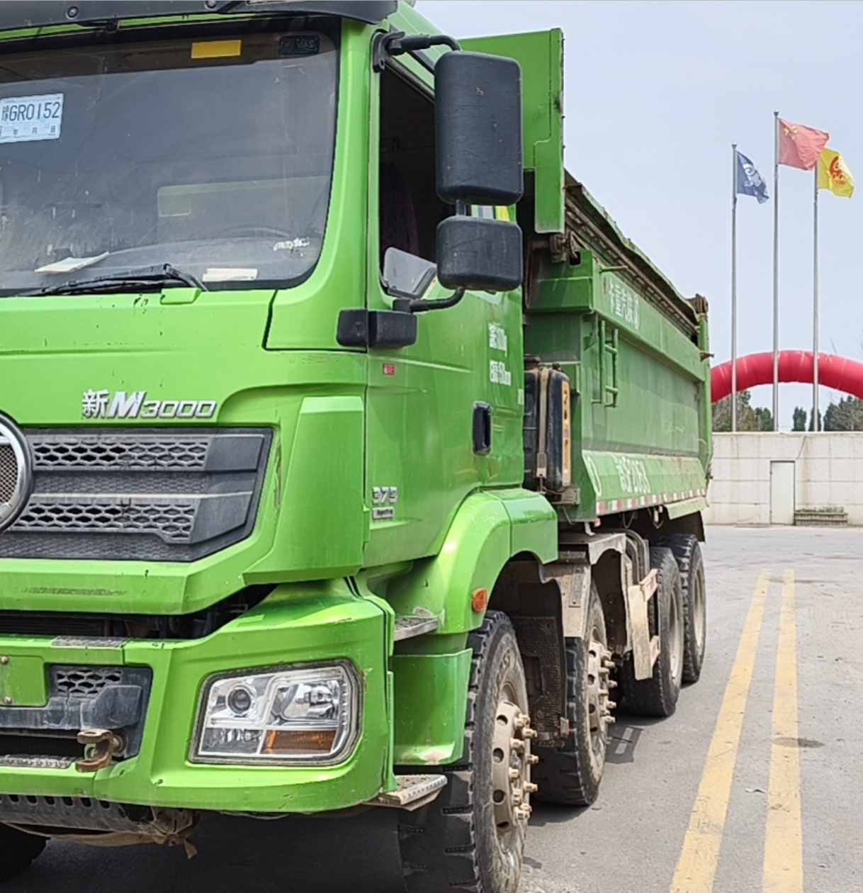 陕汽 德龙新M3000 375马力 6×4 自卸车