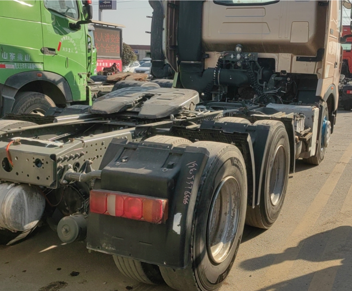 重汽豪沃 HOWO T7H 440马力 6×4 牵引车 2