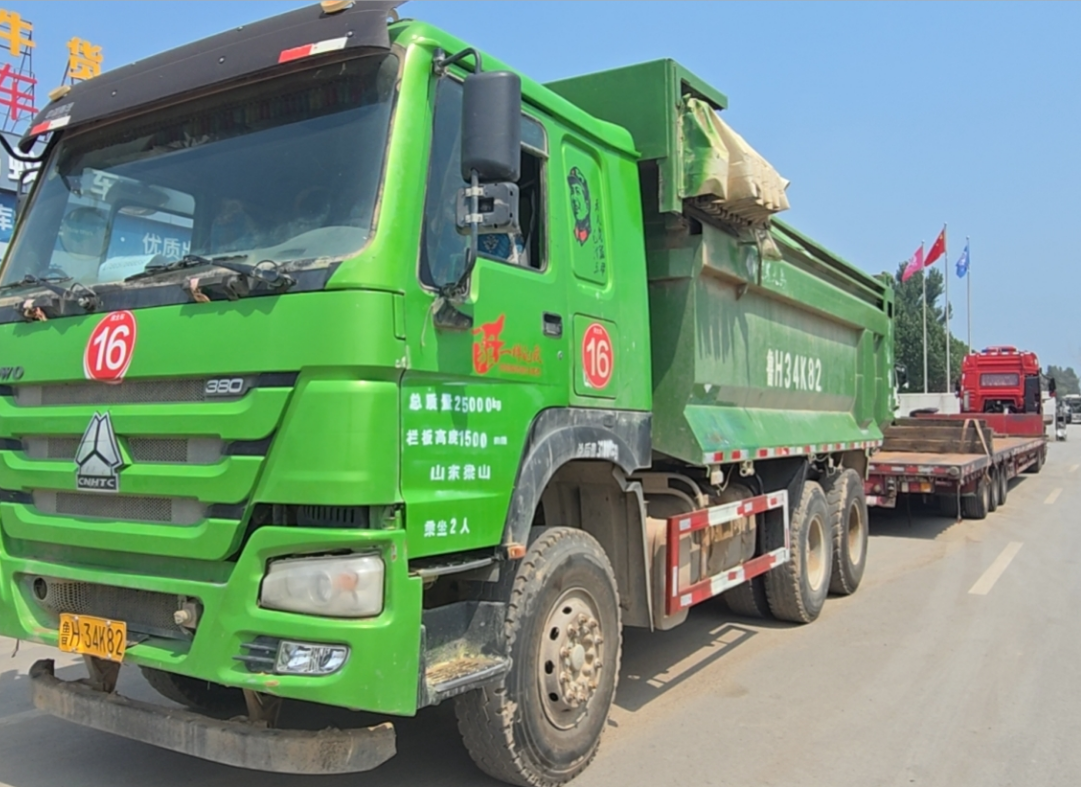 重汽豪沃 HOWO 380马力 8×2 自卸车