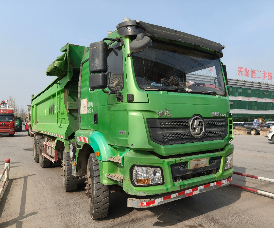 陕汽 德龙M3000 375马力 8×4 自卸车