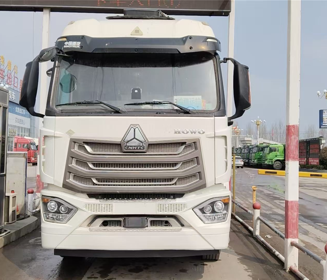 重汽豪沃 HOWO N7G 460马力 6×4 牵引车