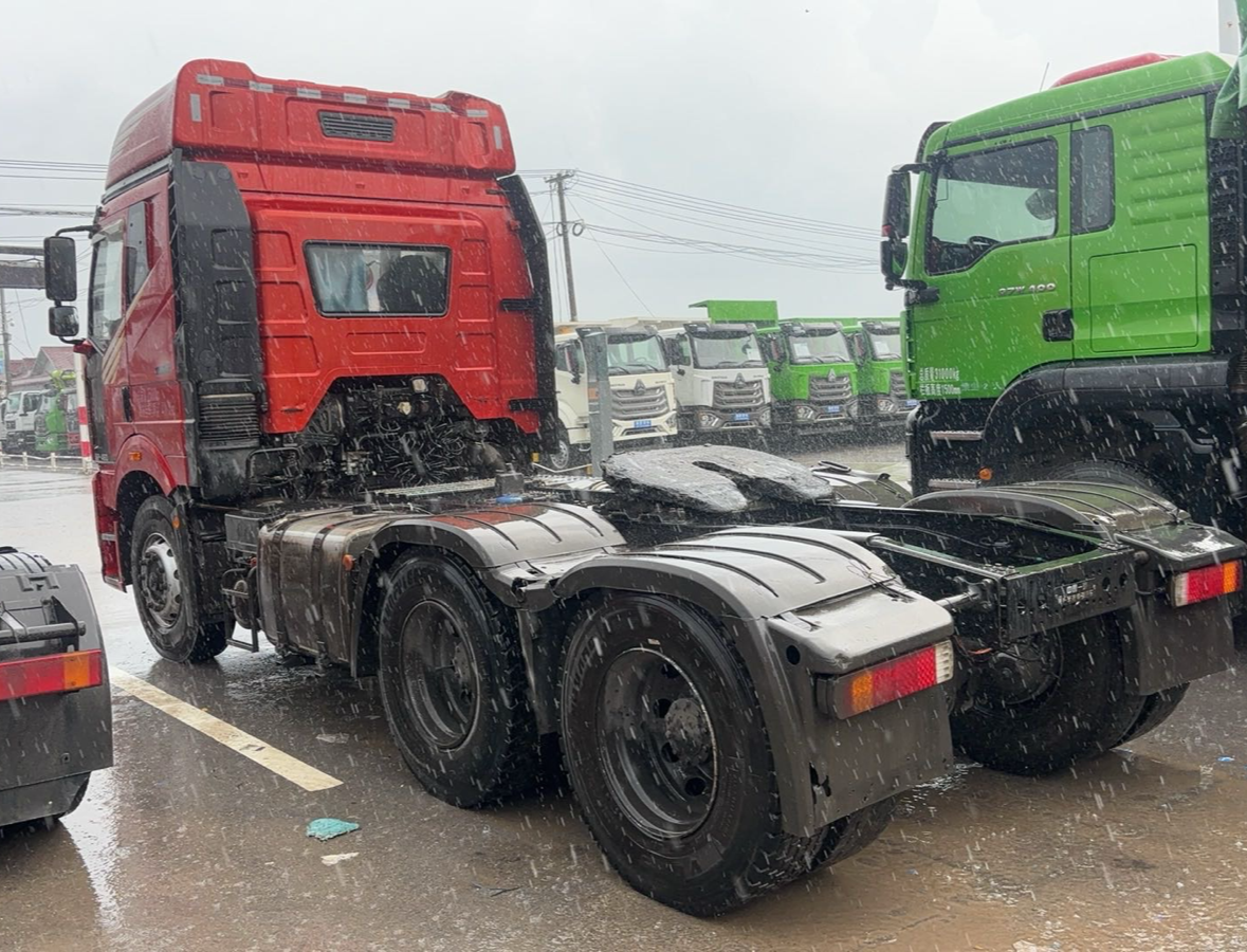 陕汽 德龙X5000 550马力 6×4 牵引车 2
