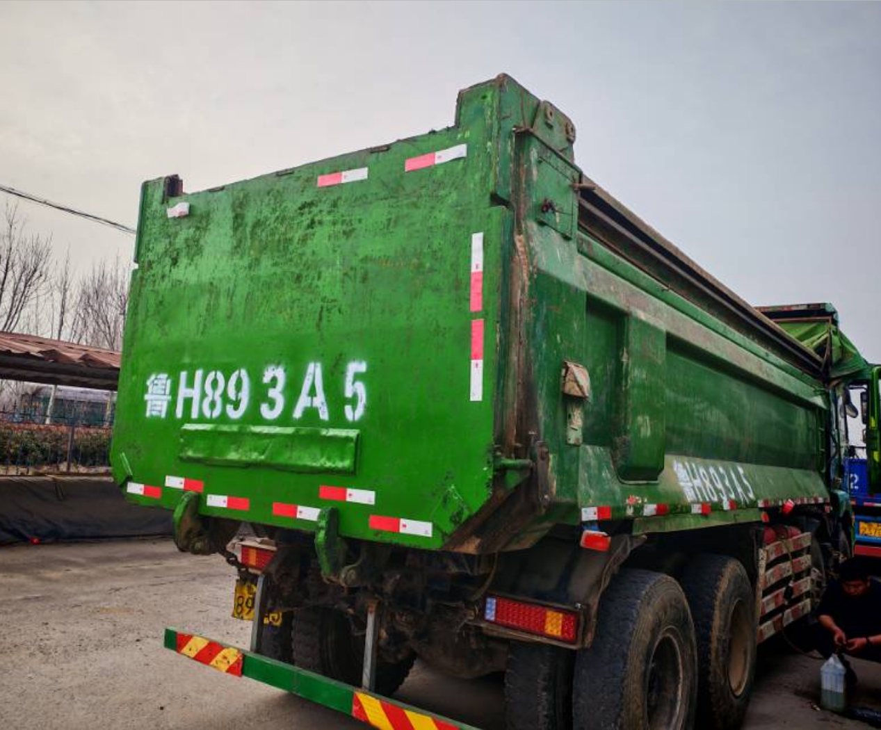 陕汽 德龙新M3000 350马力 8×4 自卸车 2