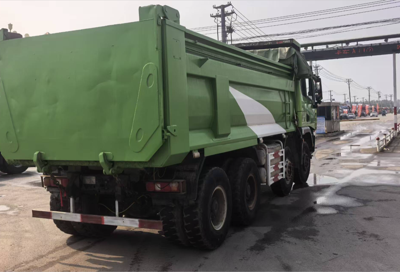 陕汽 德龙X3000 430马力 8×4 自卸车 2