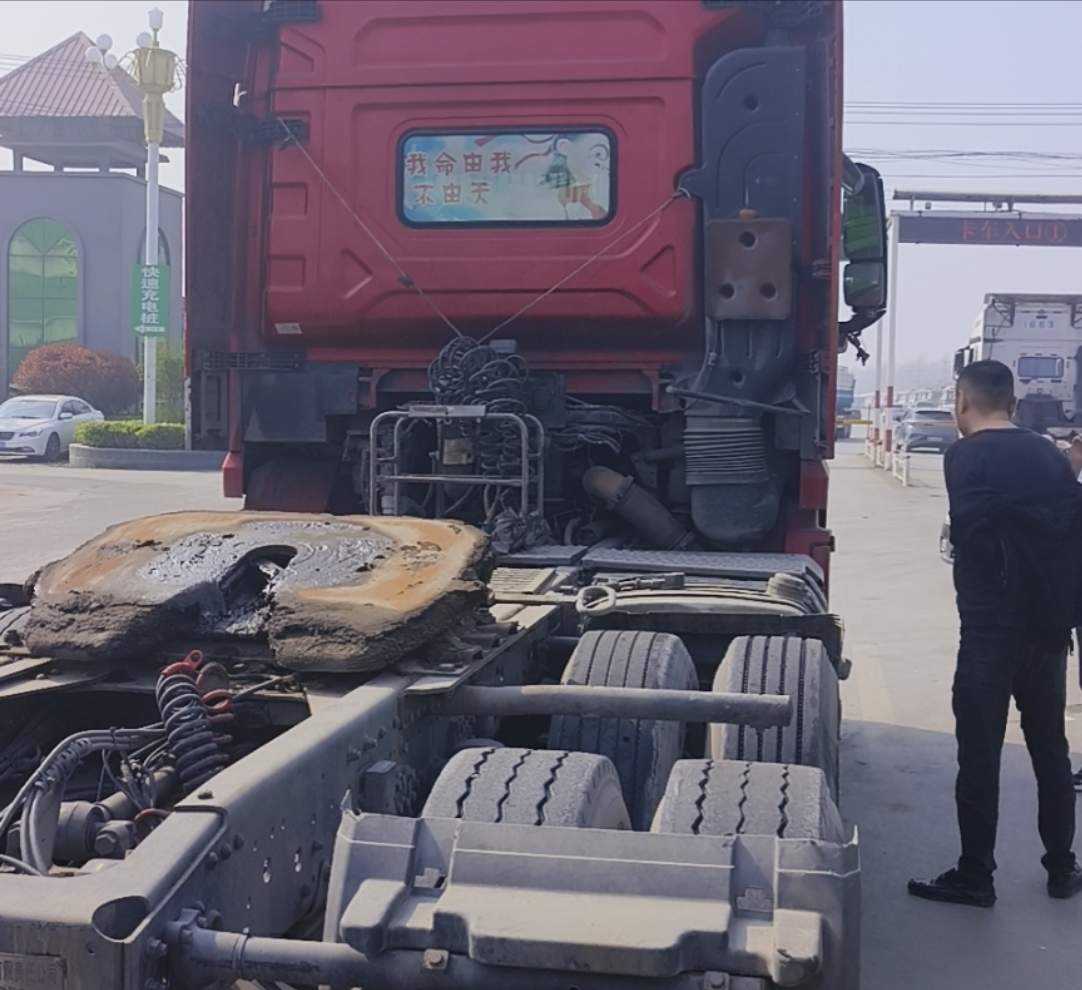 陕汽 德龙X5000 460马力 6×4 牵引车 2