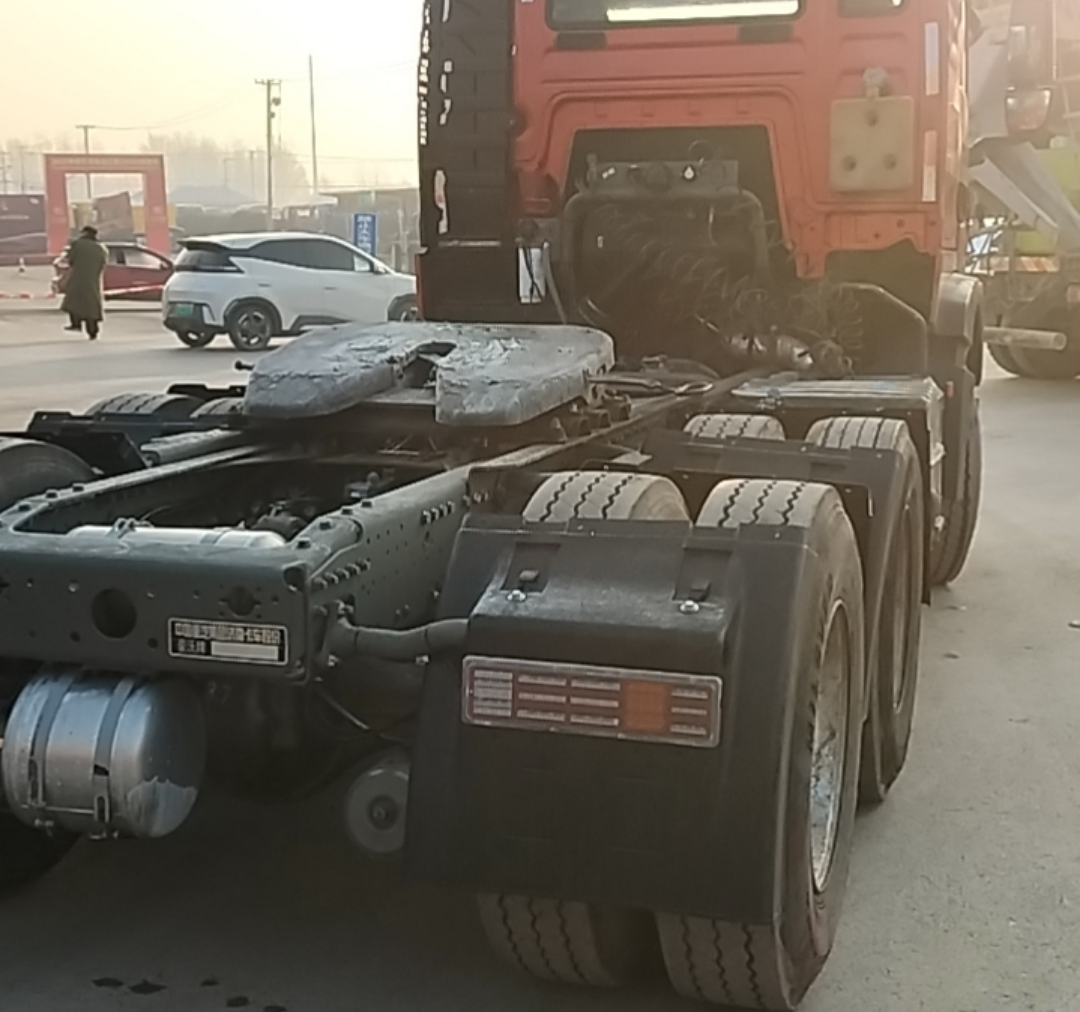 重汽豪沃 HOWO TX 460马力 6×4 牵引车 2