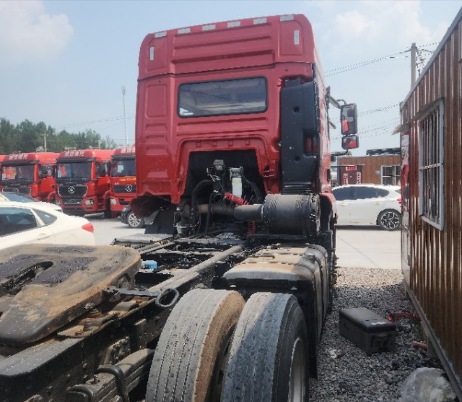陕汽 德龙新M3000 430马力 6×4 牵引车 2