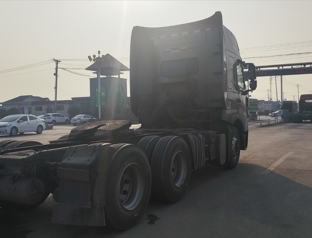 重汽豪沃 HOWO TH7 460马力 8×2 牵引车 2