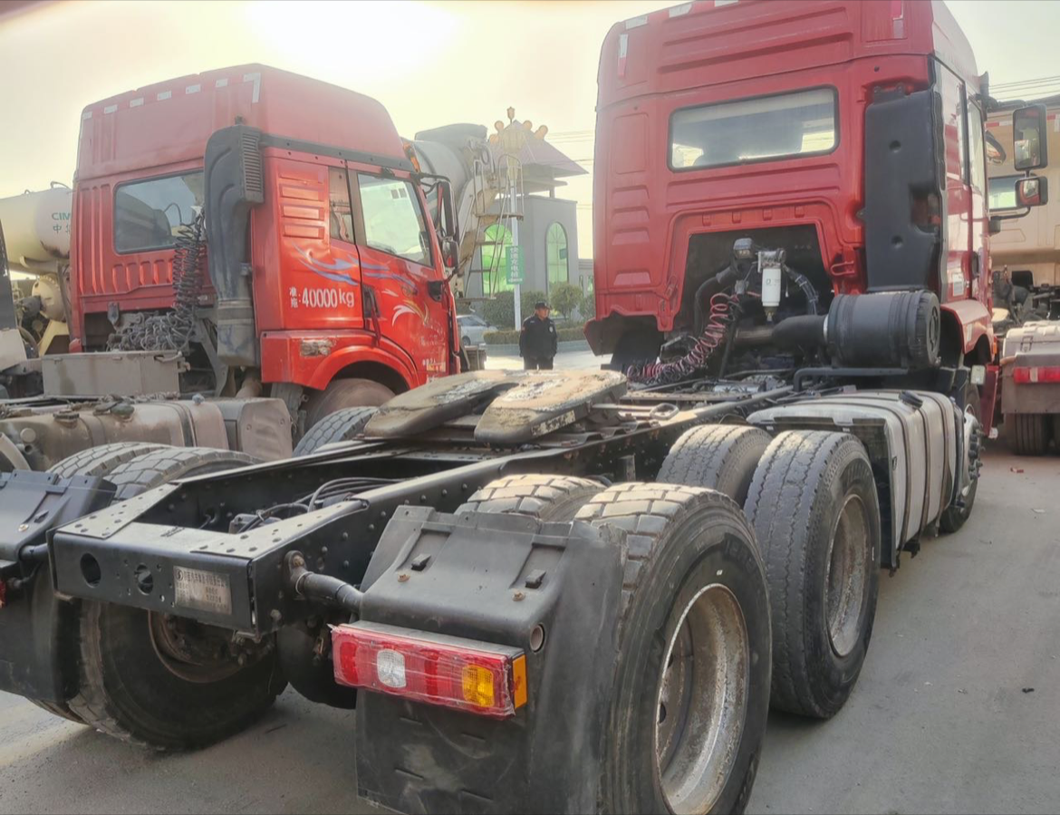 陕汽 德龙M3000 460马力 6×4 牵引车 2
