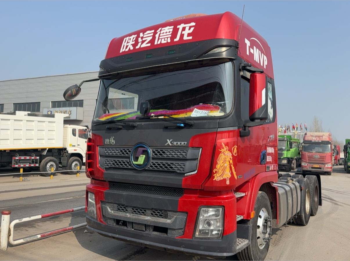 陕汽 德龙X3000 498马力 6×4 牵引车