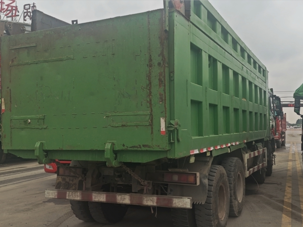 陕汽 德龙X3000 460马力 8×4 自卸车 2