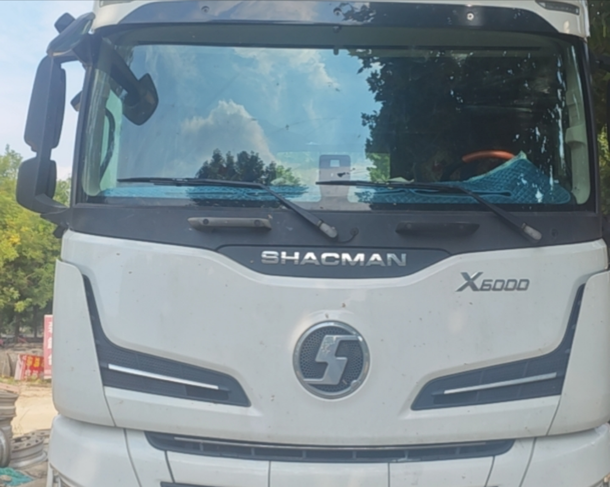 陕汽 德龙X6000 680马力 6×4 牵引车 2