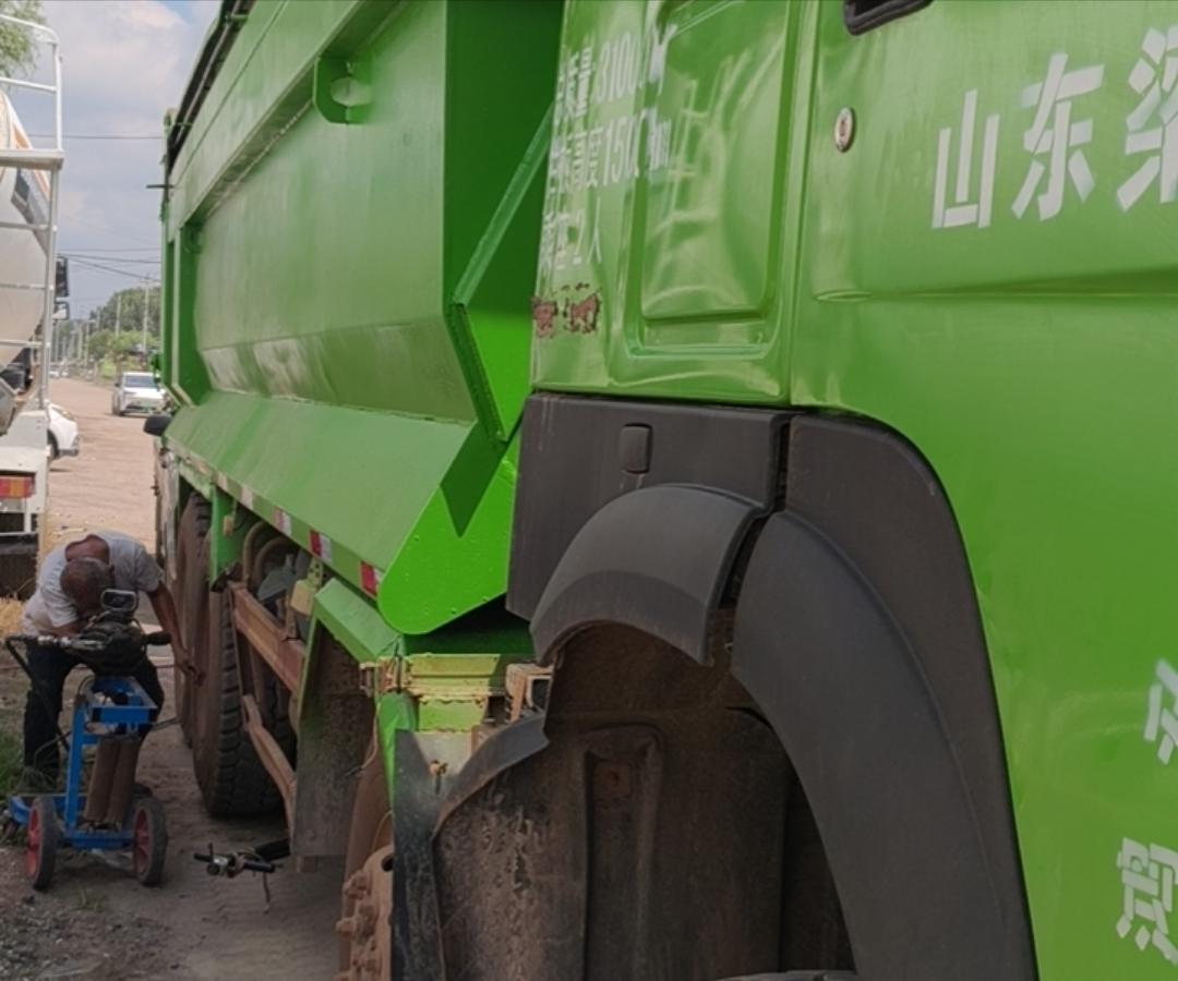 重汽豪沃 HOWO-7 380马力 8×4 自卸车 2