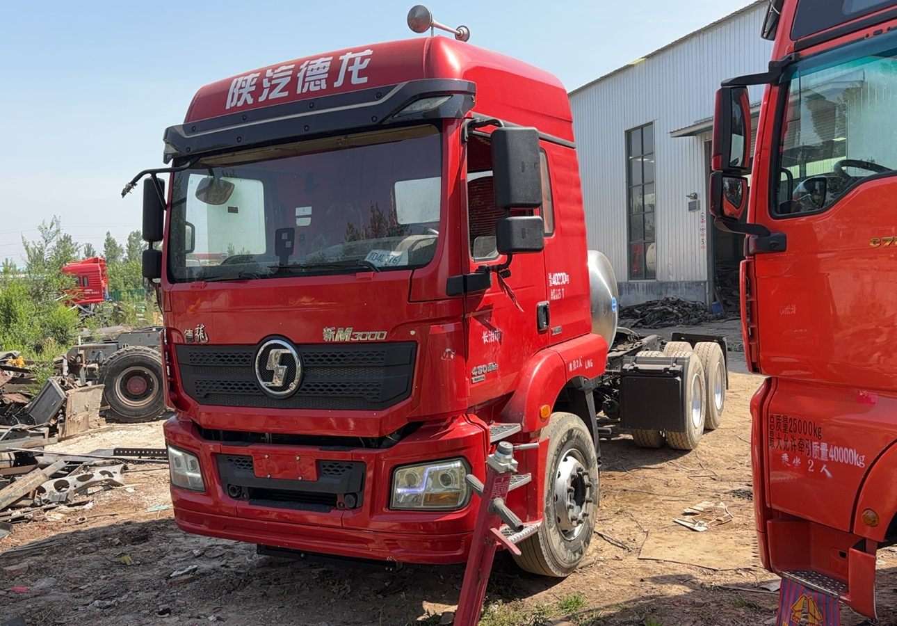 陕汽 德龙M3000S 440马力 8×2 牵引车