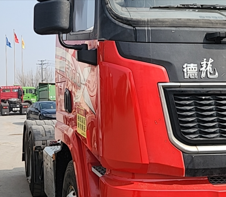 陕汽 德龙X5000 530马力 6×4 牵引车