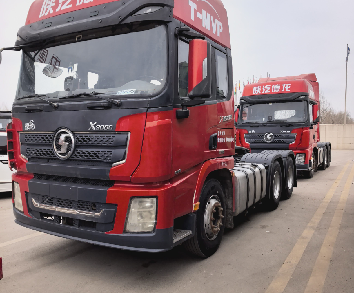 陕汽 德龙X3000 550马力 6×4 牵引车