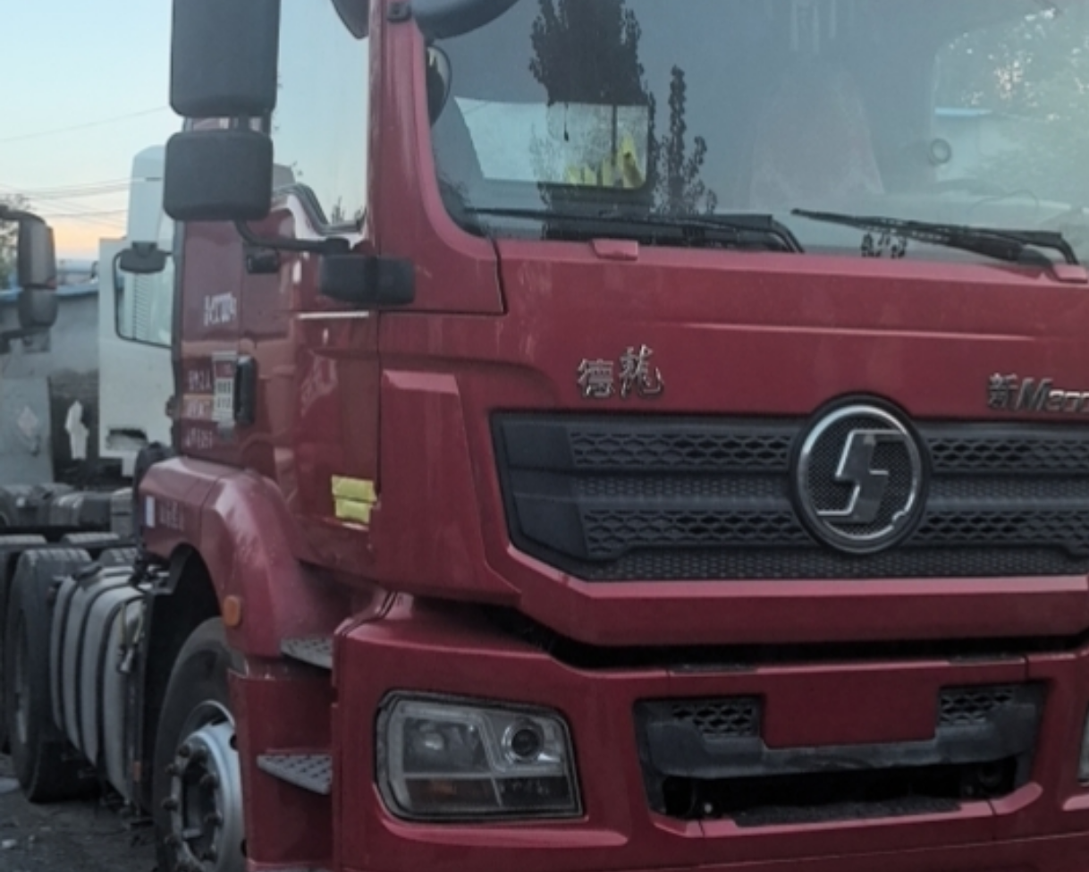 陕汽 德龙新M3000 460马力 6×4 牵引车