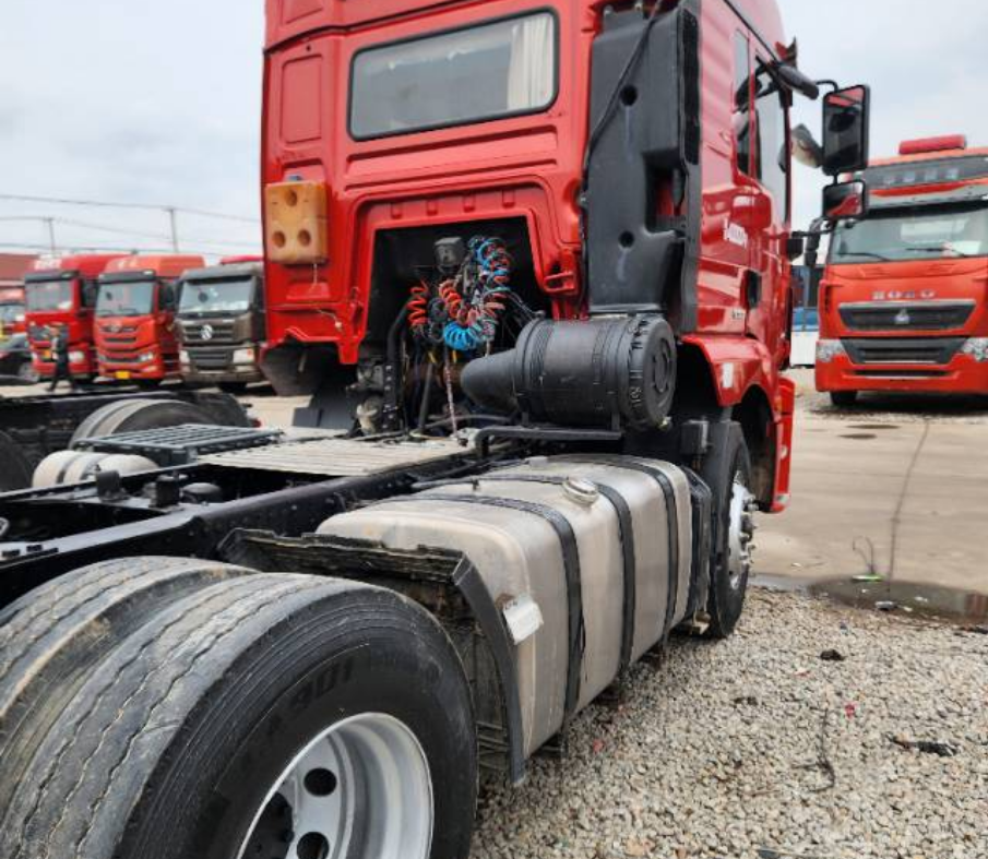 陕汽 德龙新M3000 460马力 6×4 牵引车 2